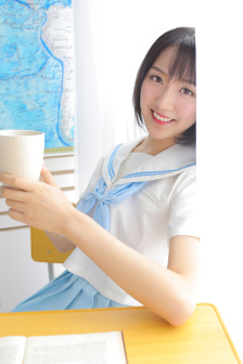 摸进她的内裤里疯狂揉她明星